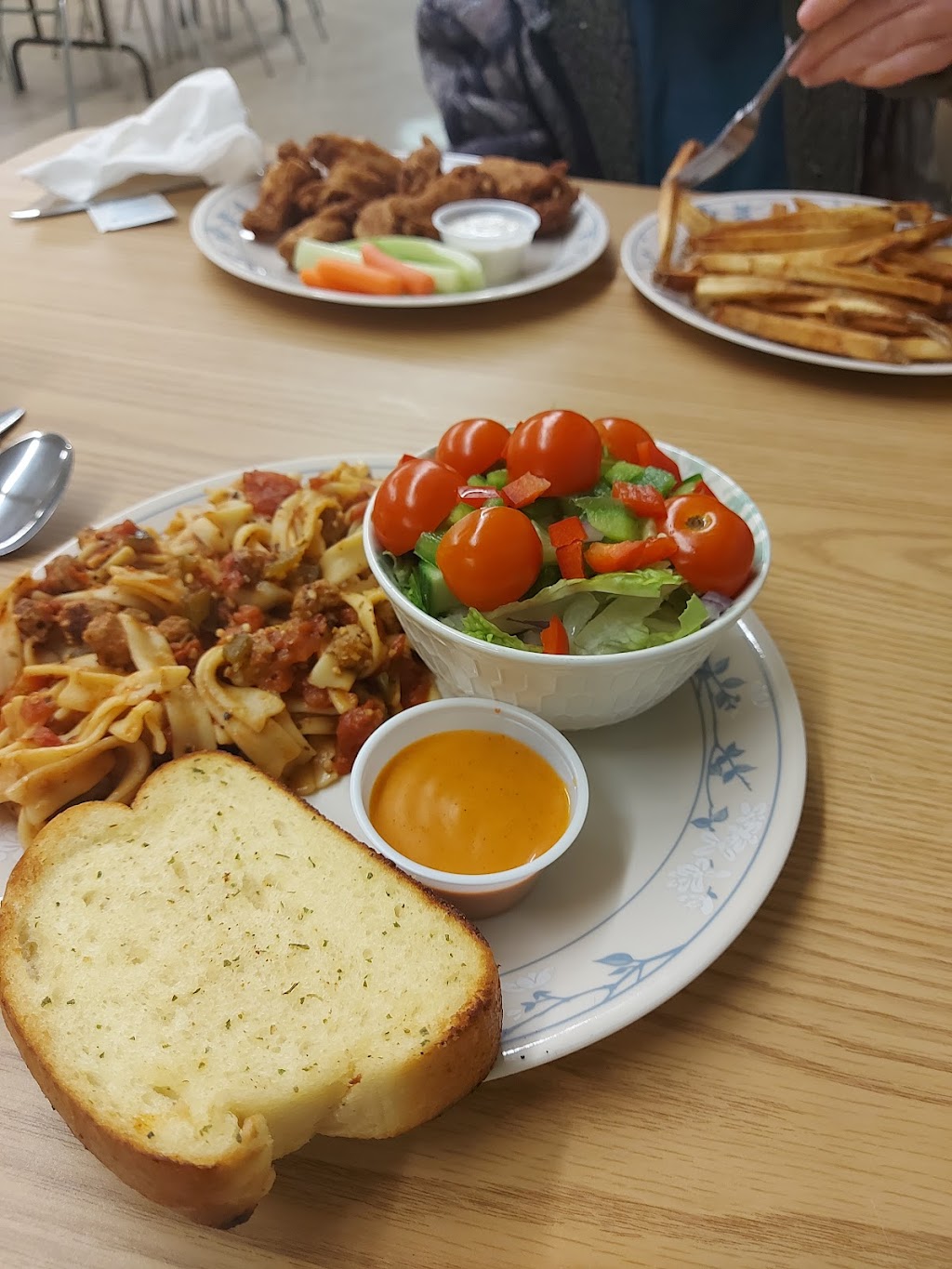 DJs Bar & Grill | 58 Park Rd, Kearney, ON P0A 1M0, Canada | Phone: (705) 636-1580