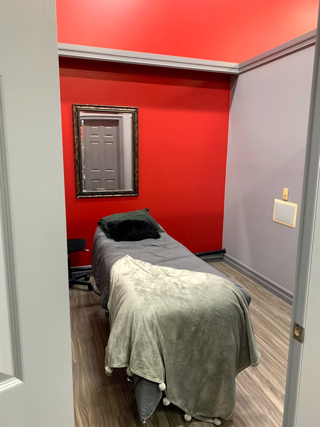 Shades Tanning Spa | 16 Seacliff Dr E Unit 300, Leamington, ON N8H 2L2, Canada | Phone: (519) 997-4906