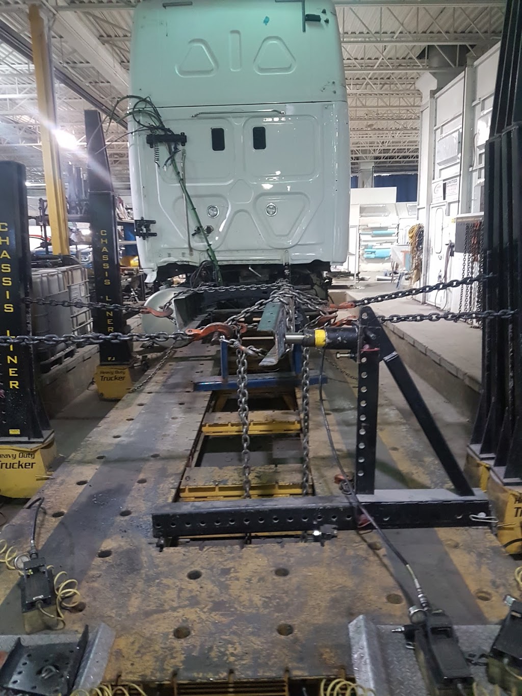 Paragon Collision Inc | 1889 Gage Crt, Mississauga, ON L5S 1S3, Canada | Phone: (905) 677-2300