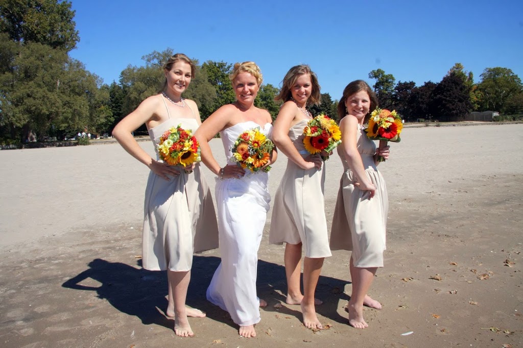Seams Pretty by Anita | 571 Longworth Ave, Bowmanville, ON L1C 0H3, Canada | Phone: (905) 410-0014