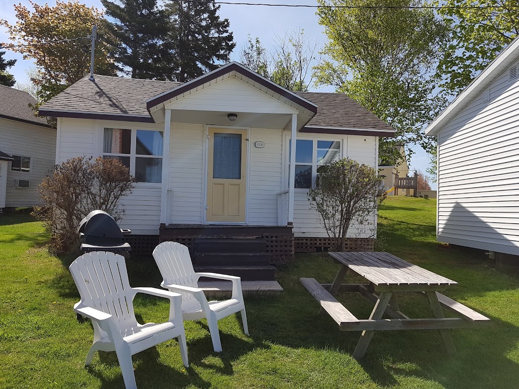Shining Waters Country Inn | 7600 Cawnpore Ln, Hunter River, PE C0A 1N0, Canada | Phone: (902) 963-2251