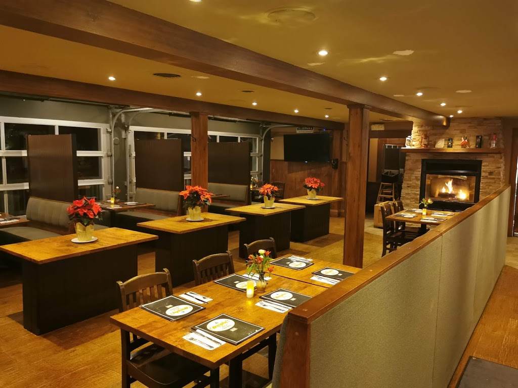 Murphys Lockside Pub & Patio | 3 May Street P.O. Box 178, Fenelon Falls, ON K0M 1N0, Canada | Phone: (705) 887-1100