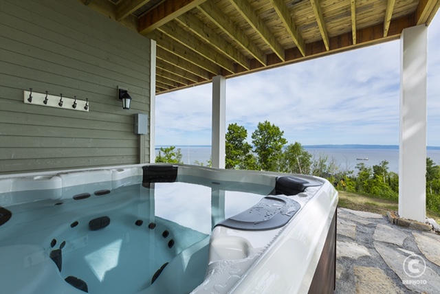 Chalet lAquitaine | Petite-Rivière-Saint-François, QC G0A 2L0, Canada | Phone: (450) 659-8644