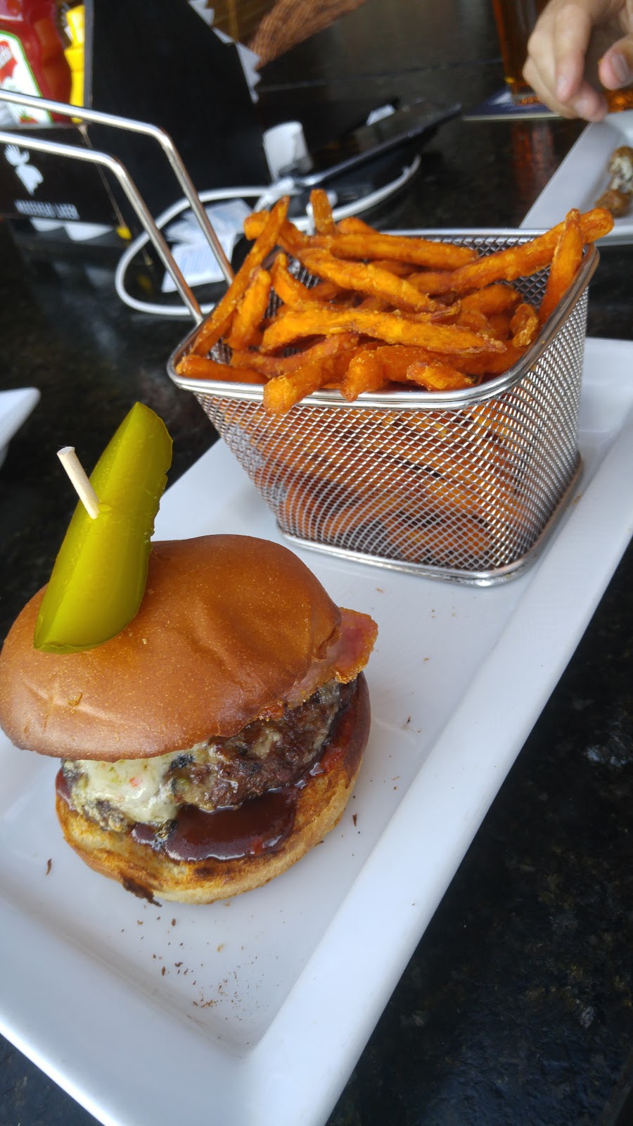 Parks & Rec Gastropub Sports Bar | 3087 Forest Glade Dr, Windsor, ON N8R 1W6, Canada | Phone: (519) 956-8956