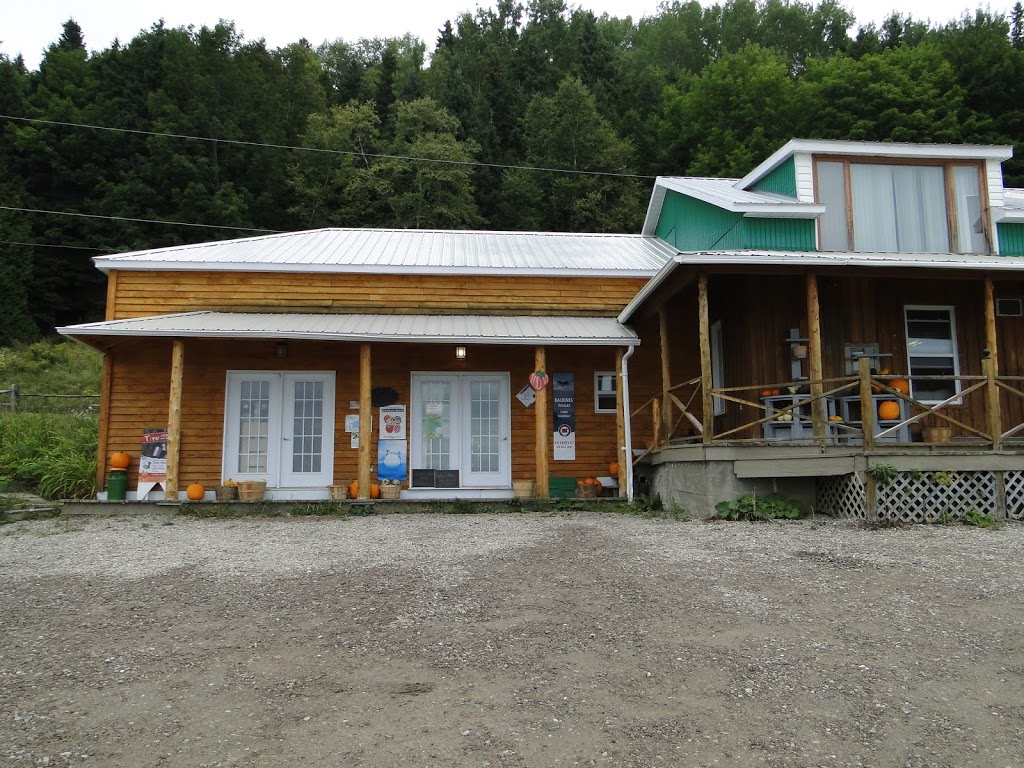 Jardins du Centre (Les) | 91 Rang des Éboulements Centre, Les Éboulements, QC G0A 2M0, Canada | Phone: (418) 635-2387