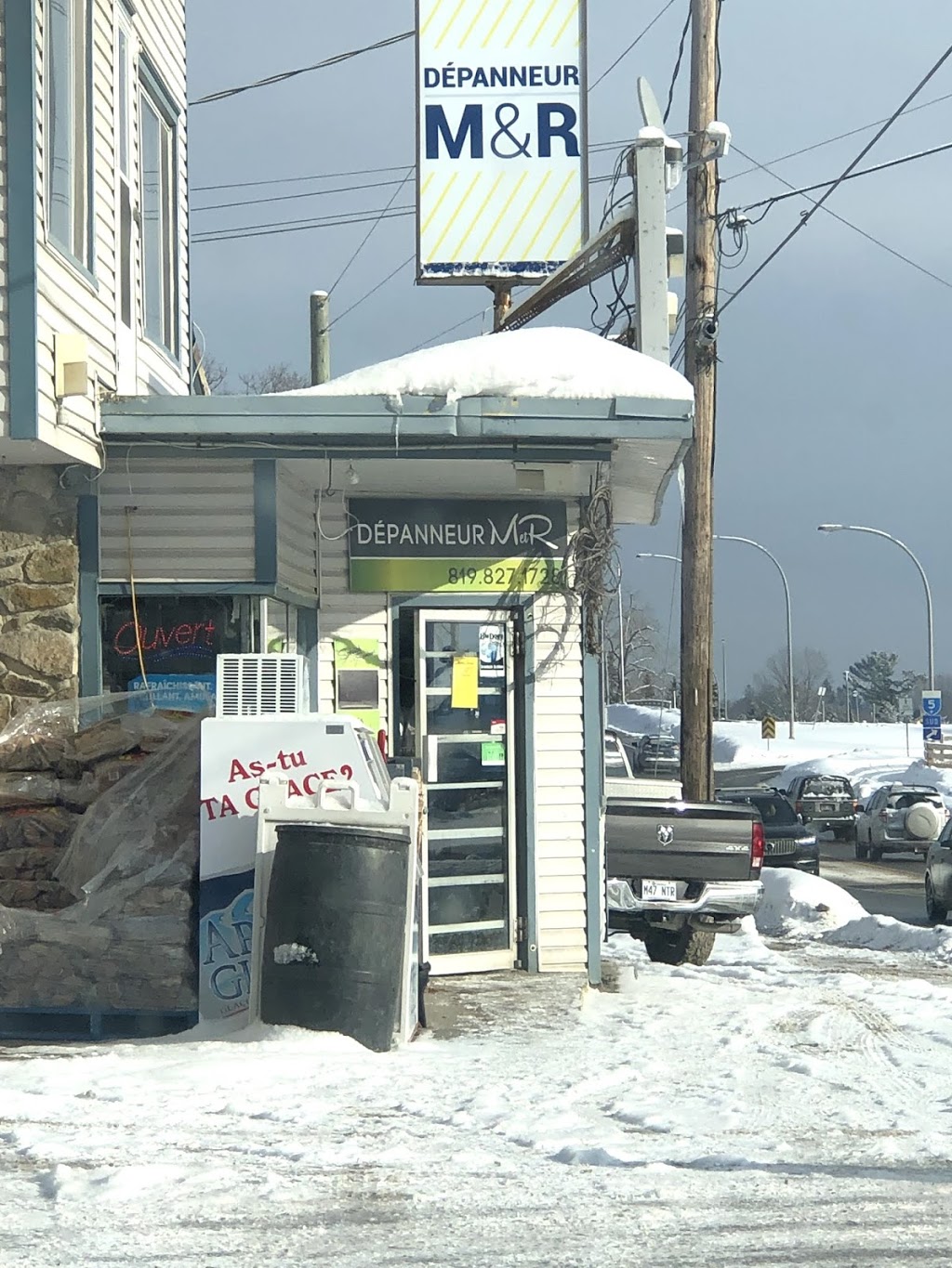 Depanneur M&R | 152 Chemin Old Chelsea, Chelsea, QC J9B 1J3, Canada | Phone: (819) 827-1728