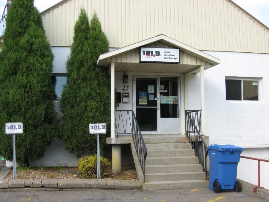 Chai 101 9 FM | 25 Bd Saint-Francis, Châteauguay, QC J6J 1Y2, Canada | Phone: (450) 698-3131
