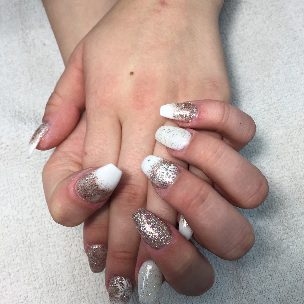 Le Nails | 425 West Street N, Orillia, ON L3V 7R2, Canada | Phone: (705) 323-9651