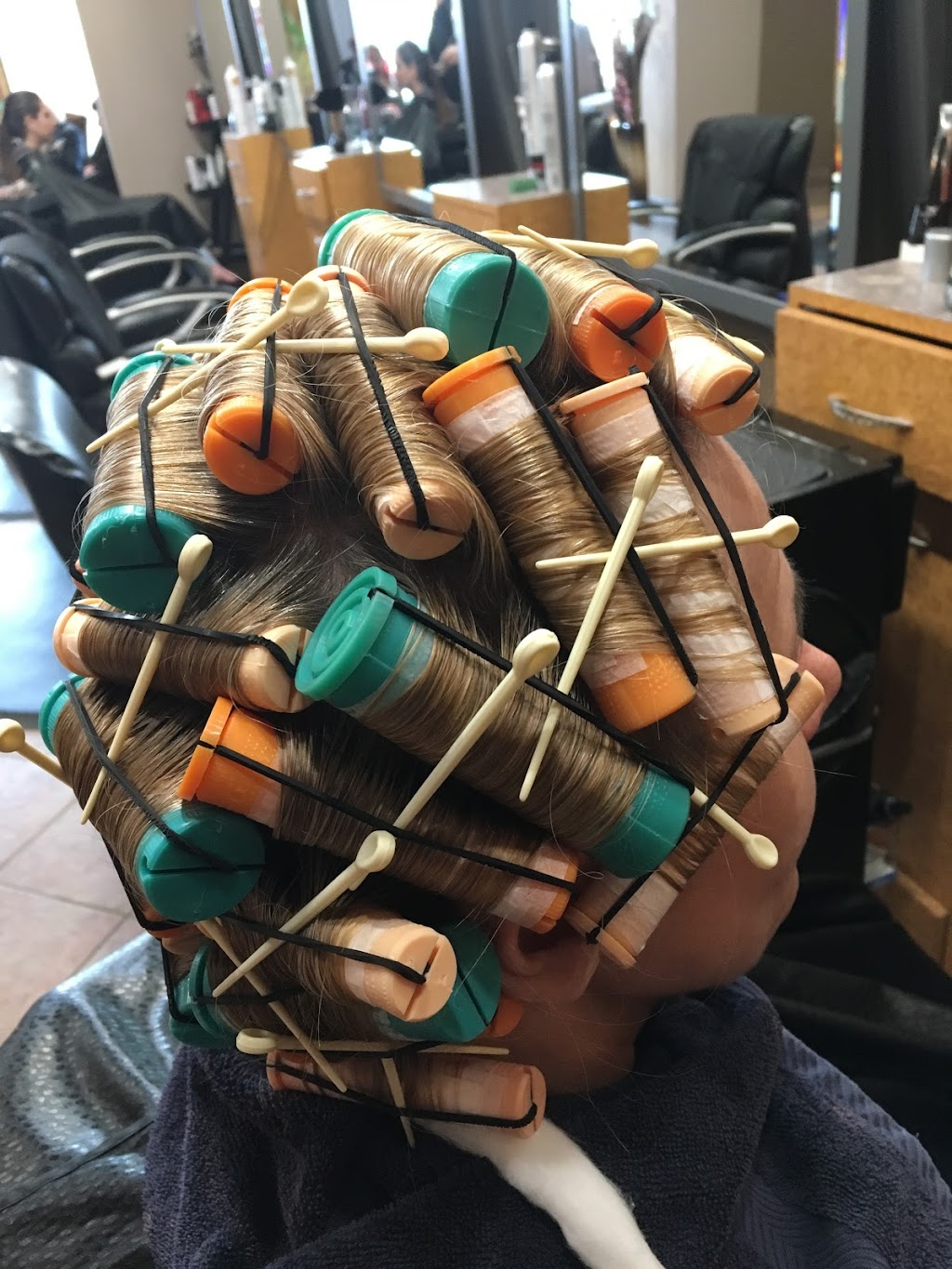 Hairdoos | 8720 Macleod Trail Suite 11, Calgary, AB T2H 0M4, Canada | Phone: (403) 319-0004
