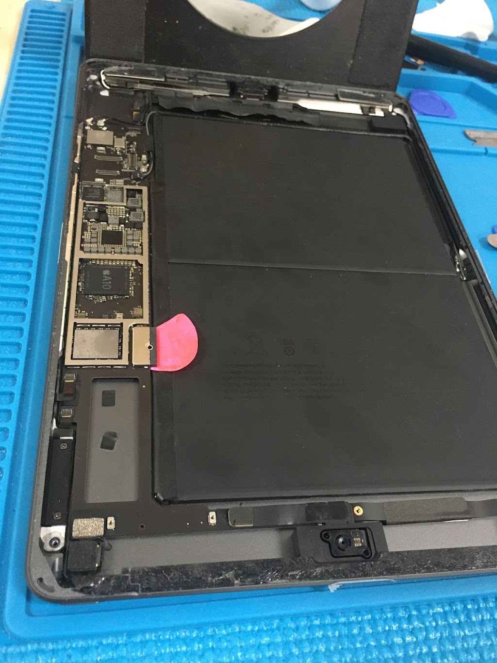 iBROKEN LEGACY | Cell Phones, Tablets and Computers | 180 Legacy Main St SE #155, Calgary, AB T2X 4R9, Canada | Phone: (825) 222-4114