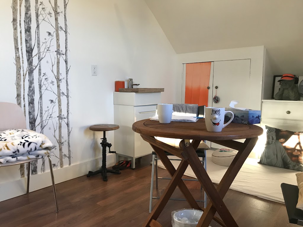 Rebekah Frojmovic travailleuse sociale massothérapeute | 154 Rue Principale, Saint-Sauveur, QC J0R 1R6, Canada | Phone: (514) 862-1391