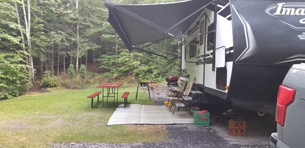 Camping Jonquière | 3553 Rue Saint-Dominique, Lac-Kénogami, QC G7X 7V6, Canada | Phone: (418) 542-0176