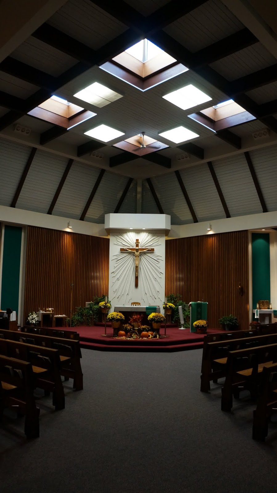 Regina Mundi Catholic Church | 631 Mohawk Rd W, Hamilton, ON L9C 1X7, Canada | Phone: (905) 385-3297