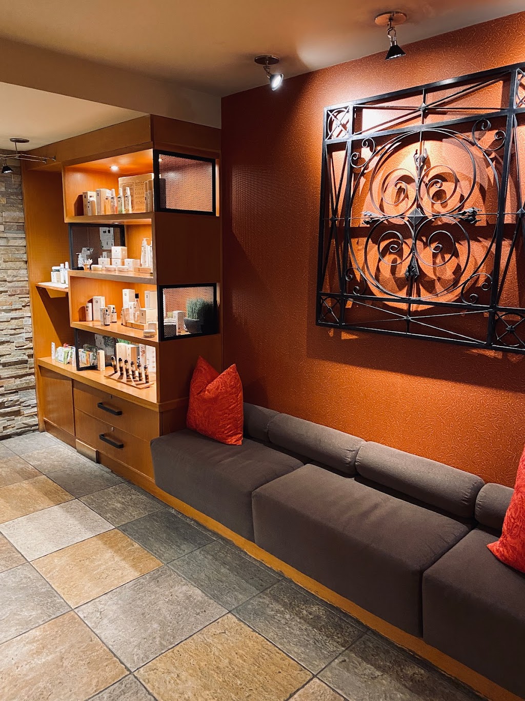 Red Earth Spa | 521 Banff Ave, Banff, AB T1L 1H8, Canada | Phone: (866) 379-0025