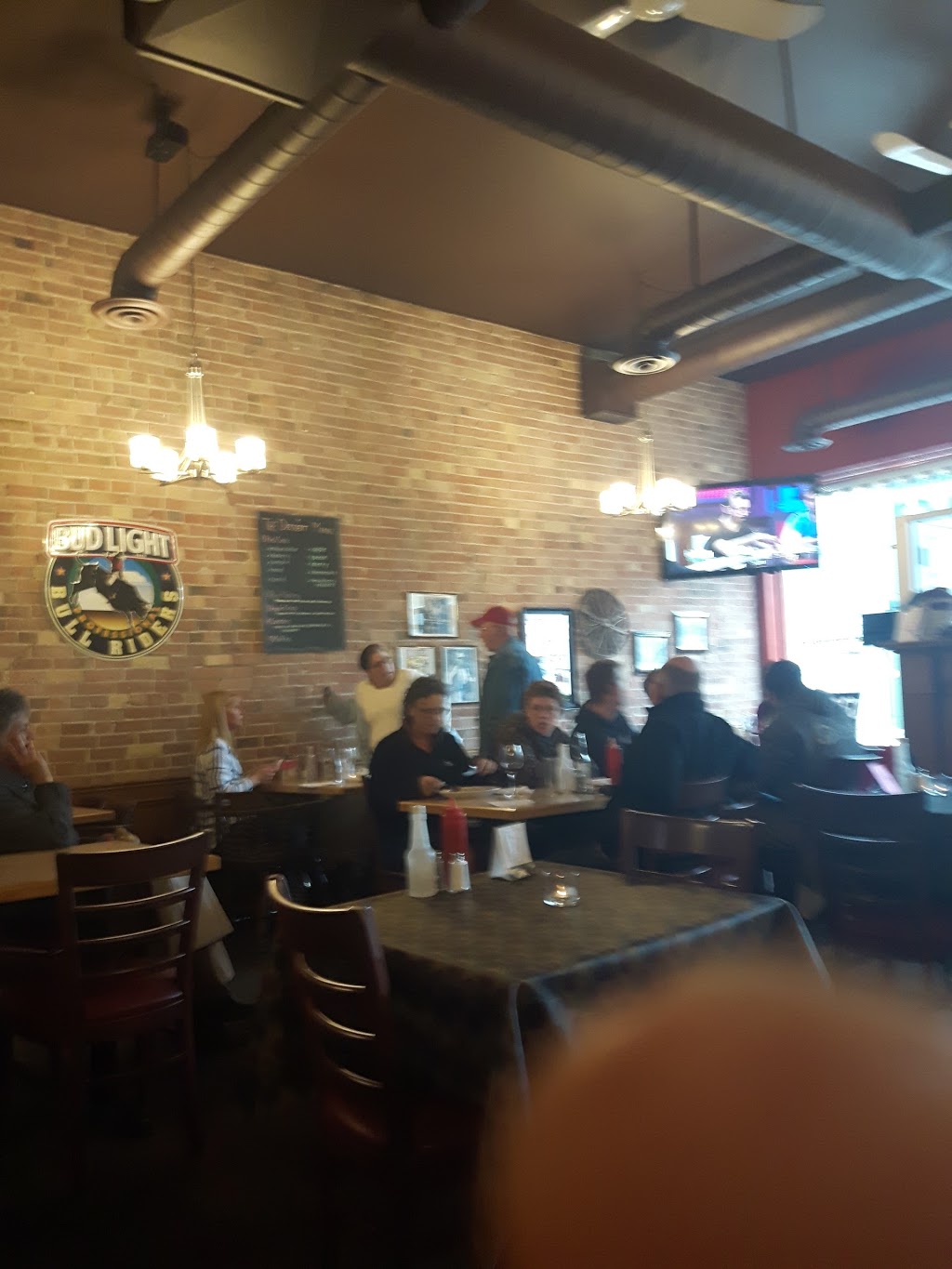 Village Restaurant & Pizzeria | 12 Main St W, Norwich, ON N0J 1P1, Canada | Phone: (519) 863-2813