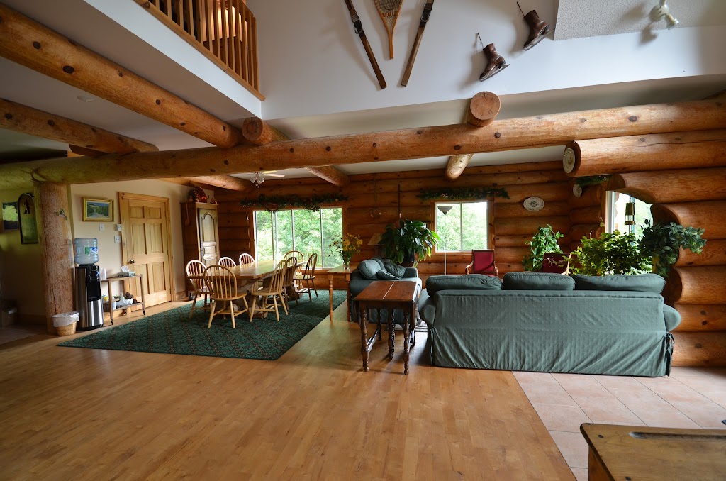 Auberge du Bois Jolit | Chem. de la Paroi, Mont-Tremblant, QC J8E 2G1, Canada | Phone: (819) 425-6886