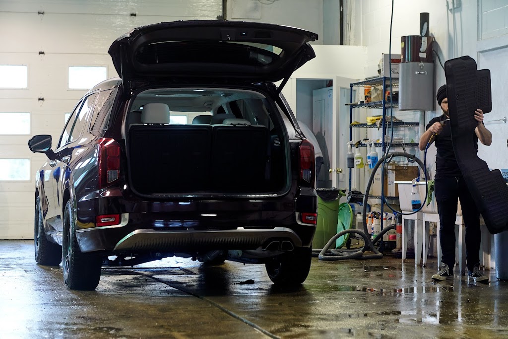 Lave-Auto Ste-Adèle | 273 Bd de Sainte-Adèle, Sainte-Adèle, QC J8B 1A9, Canada | Phone: (450) 229-0455