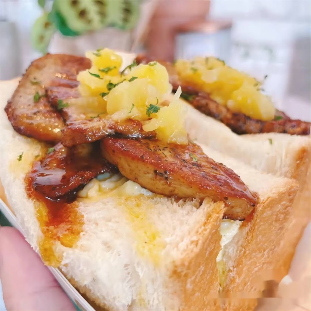 MUST Sandwich & Bar | 15527 Marine Dr, White Rock, BC V4B 1C9, Canada | Phone: (778) 899-5678