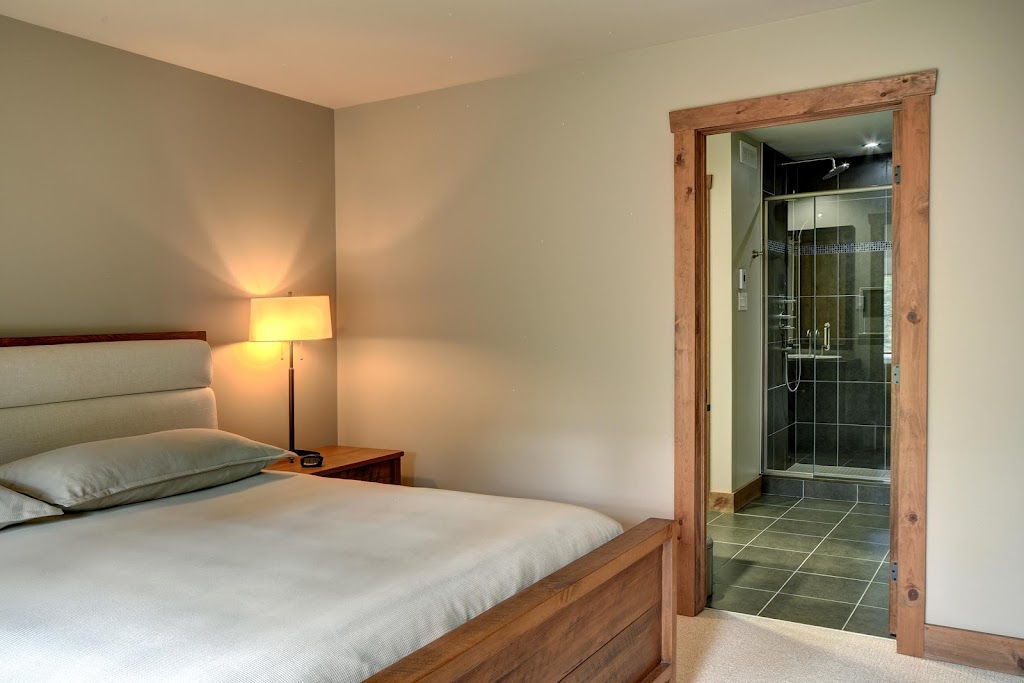 Oasis Mont Tremblant | 495 Allée du Méandre, Mont-Tremblant, QC J8E 0C5, Canada | Phone: (613) 799-1432