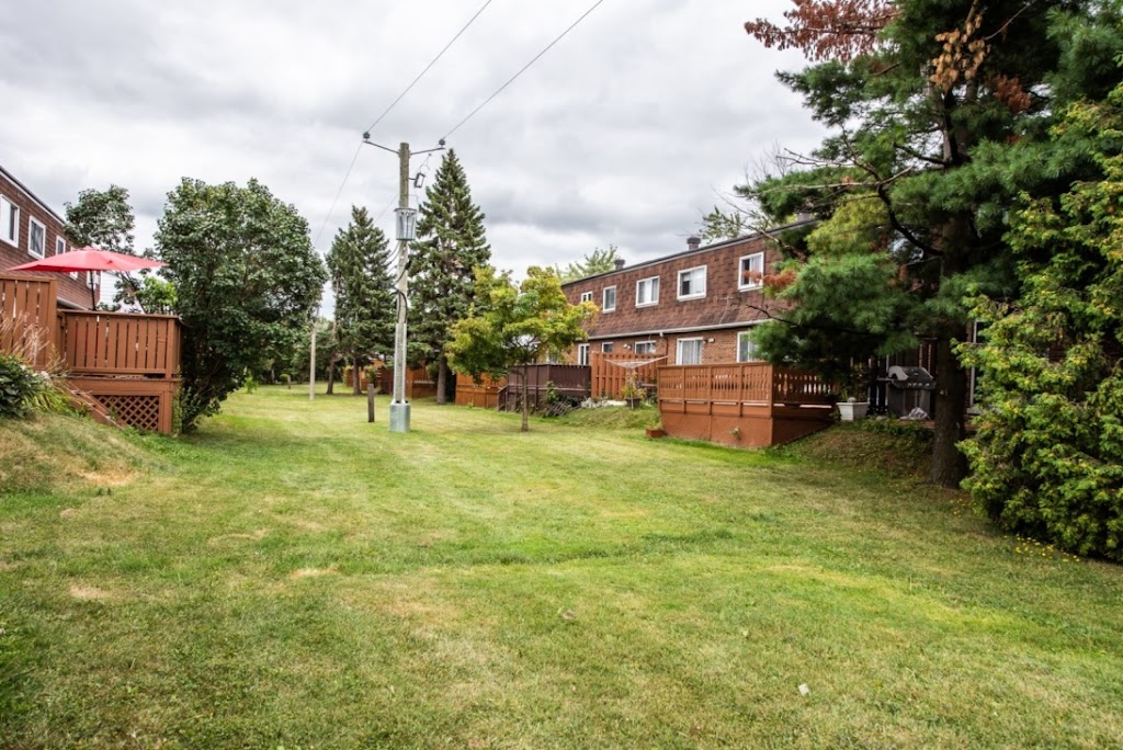 Fairgreen Acres | 880 Rue Legault, Greenfield Park, QC J4V 3C6, Canada | Phone: (450) 676-9807