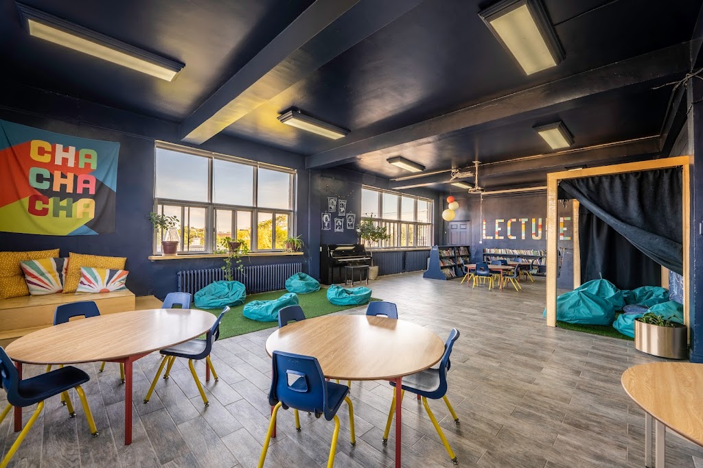 LÉcole des Premières Lettres | 5210 Rue Waverly, Montréal, QC H2T 2X7, Canada | Phone: (514) 272-2229