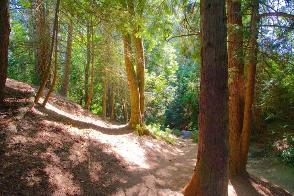 Beach Estates Park | 2140 Departure Bay Rd, Nanaimo, BC V9S 3V6, Canada | Phone: (250) 754-4251