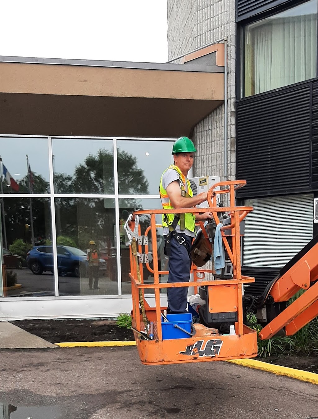S.J. Laveur de vitres | 410 Côte Fortin, Chicoutimi, QC G7J 1J4, Canada | Phone: (418) 815-0904