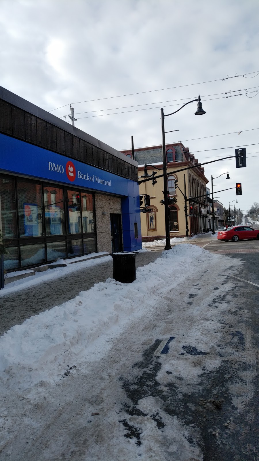 BMO Bank of Montreal | 4 Dundas St E, Napanee, ON K7R 1H6, Canada | Phone: (613) 354-3327