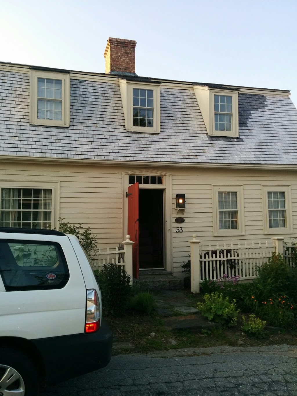 Lennox Inn Bed & Breakfast | 69 Fox St, Lunenburg, NS B0J 2C0, Canada | Phone: (902) 521-0214