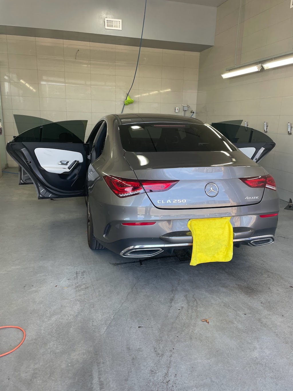 MMH tinting solutions | 13 Marcel Pl, Hamilton, ON L9B 1W2, Canada | Phone: (905) 906-4333