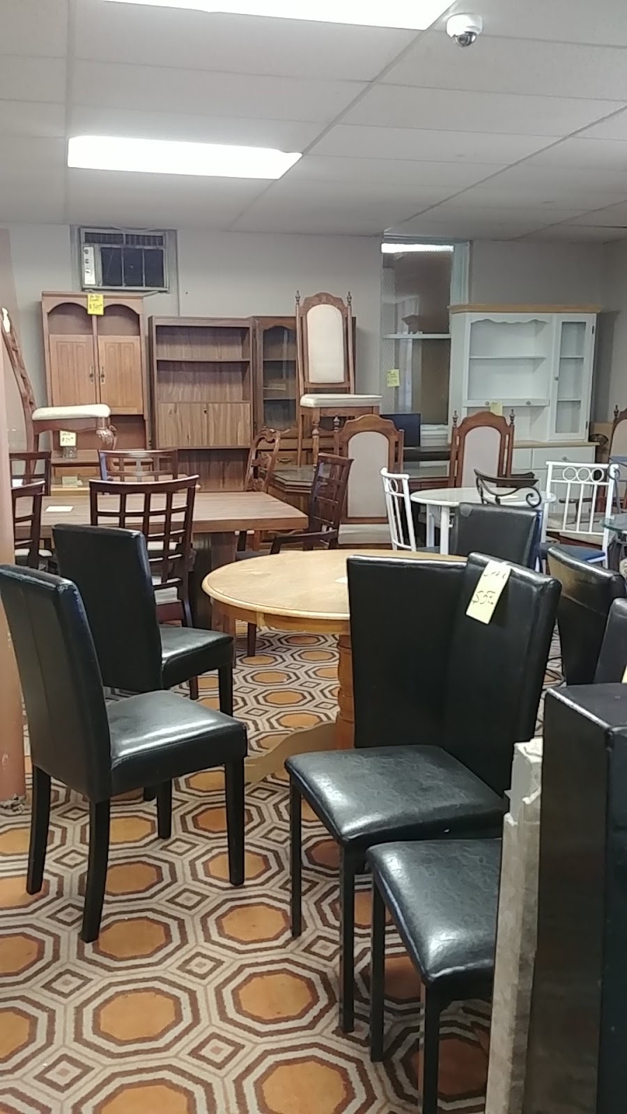 Gills New & Used Furniture & Appliances Warehouse | 121 Salter St, Winnipeg, MB R2W 4J8, Canada | Phone: (204) 582-8726
