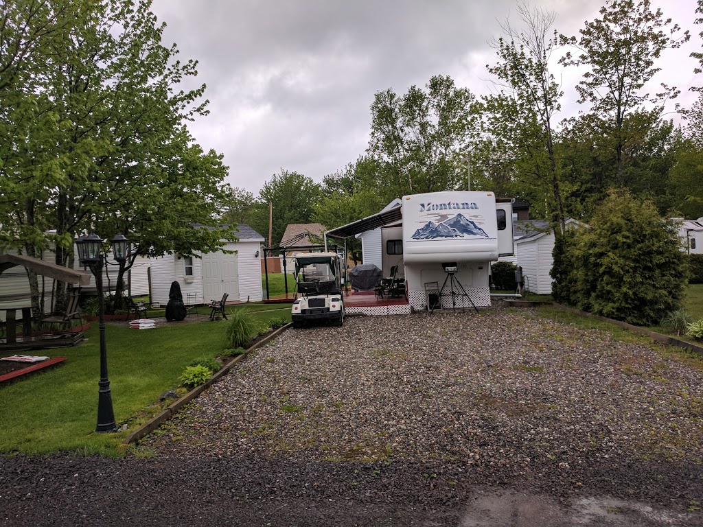 Domaine de la Chute Camping VR et chalets Parkbridge 74 Chemin de la Chute, Saint Domaine de la Chute Camping VR et chalets Parkbridge 74 Chemin de la Chute, Saint