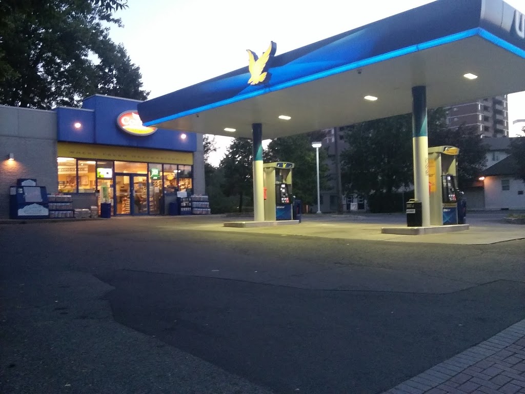 Ultramar | 395 Montreal Rd, Vanier, ON K1L 6A8, Canada | Phone: (613) 742-5004