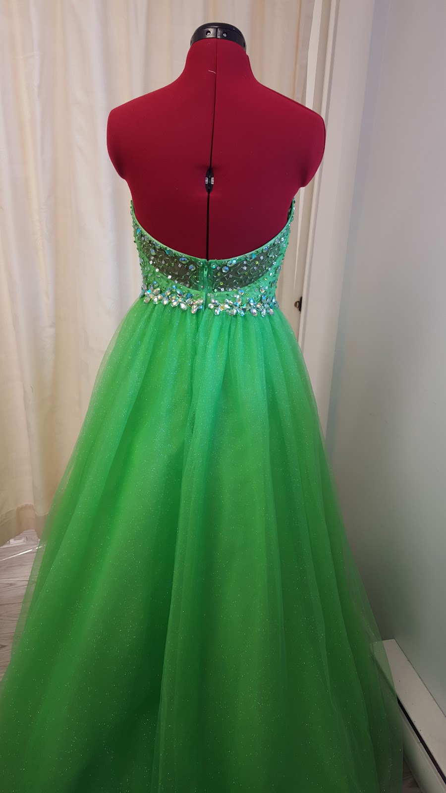 Couturière professionnelle Valentina | 7683 Rue Goldsbrough, LaSalle, QC H8N 2P9, Canada | Phone: (514) 363-9040