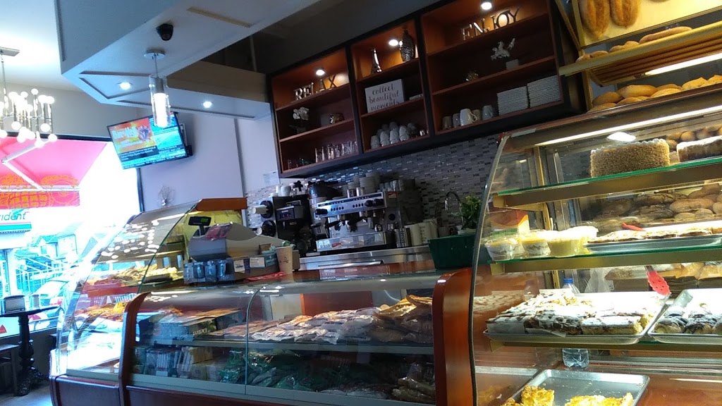 Dynasty Bakery & Cafe Ltd | 440 Rogers Rd, York, ON M6M 1A5, Canada | Phone: (416) 658-5199