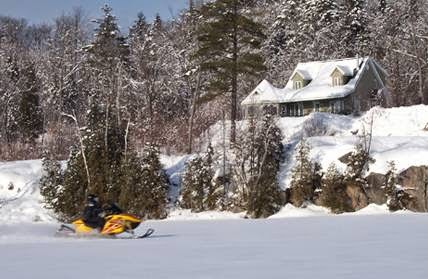 Pourvoirie du Lac Blanc | 1000 Chemin du Domaine Pellerin, Saint-Alexis-des-Monts, QC J0K 1V0, Canada | Phone: (819) 265-4242