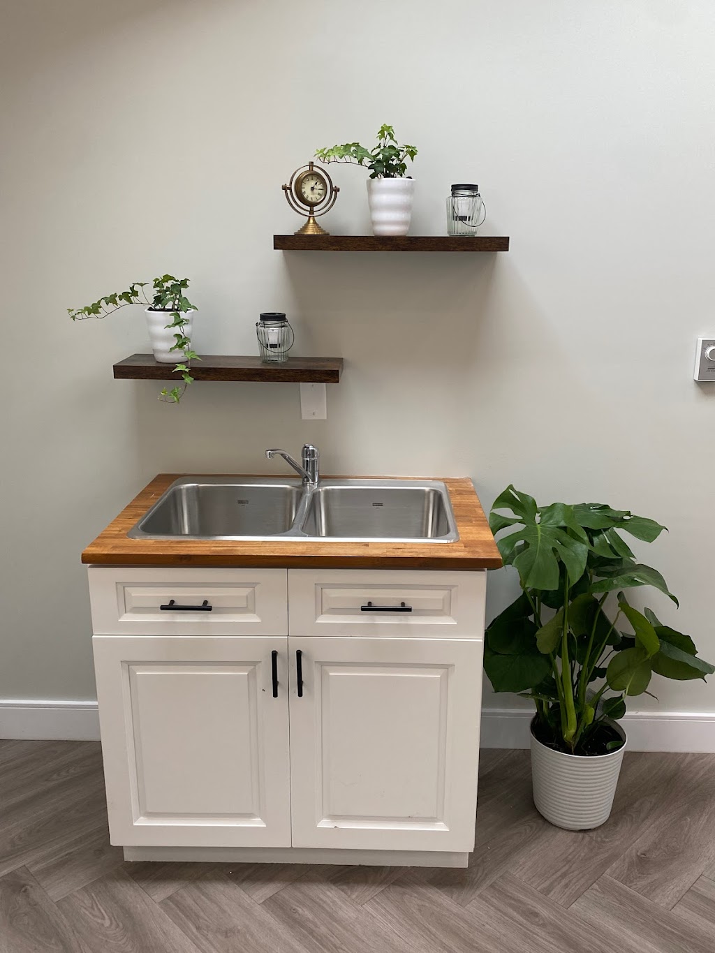 The Ariss Room | 5794 Wellington Rd 86, Ariss, ON N0B 1B0, Canada | Phone: (519) 731-4330
