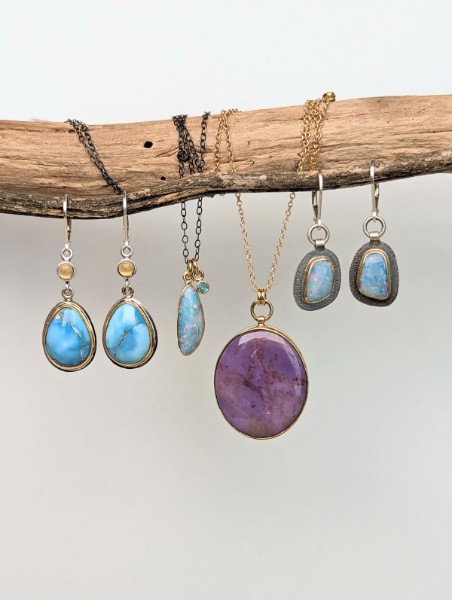 Blue Bay Jewellery and Lapidary | jewelry store | 32 Chetwynd Ln, Lions Head, ON N0H 1W0, Canada | 2265680212 OR +1 226-568-0212