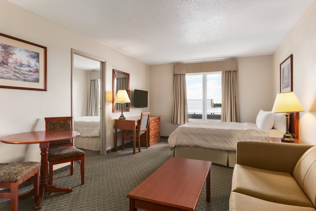 Days Inn & Suites by Wyndham Winkler | 395 Boundary Trail, Winkler, MB R6W 4B1, Canada | Phone: (204) 325-8888