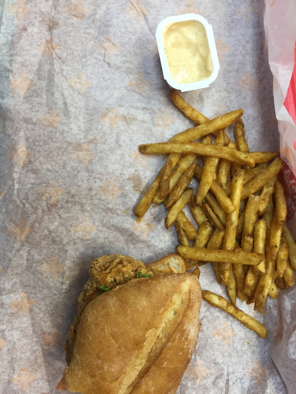 Popeyes Louisiana Kitchen Queenston | 771 Queenston Rd, Hamilton, ON L8G 1A1, Canada | Phone: (905) 594-0293