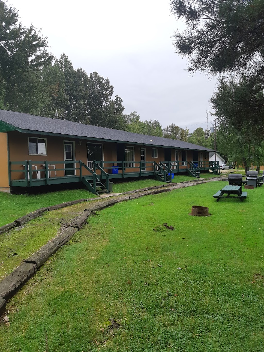 Chalkleys Sandy Bay Cottages | 37 Sandy Bay Rd, Callander, ON P0H 1H0, Canada | Phone: (705) 752-1050