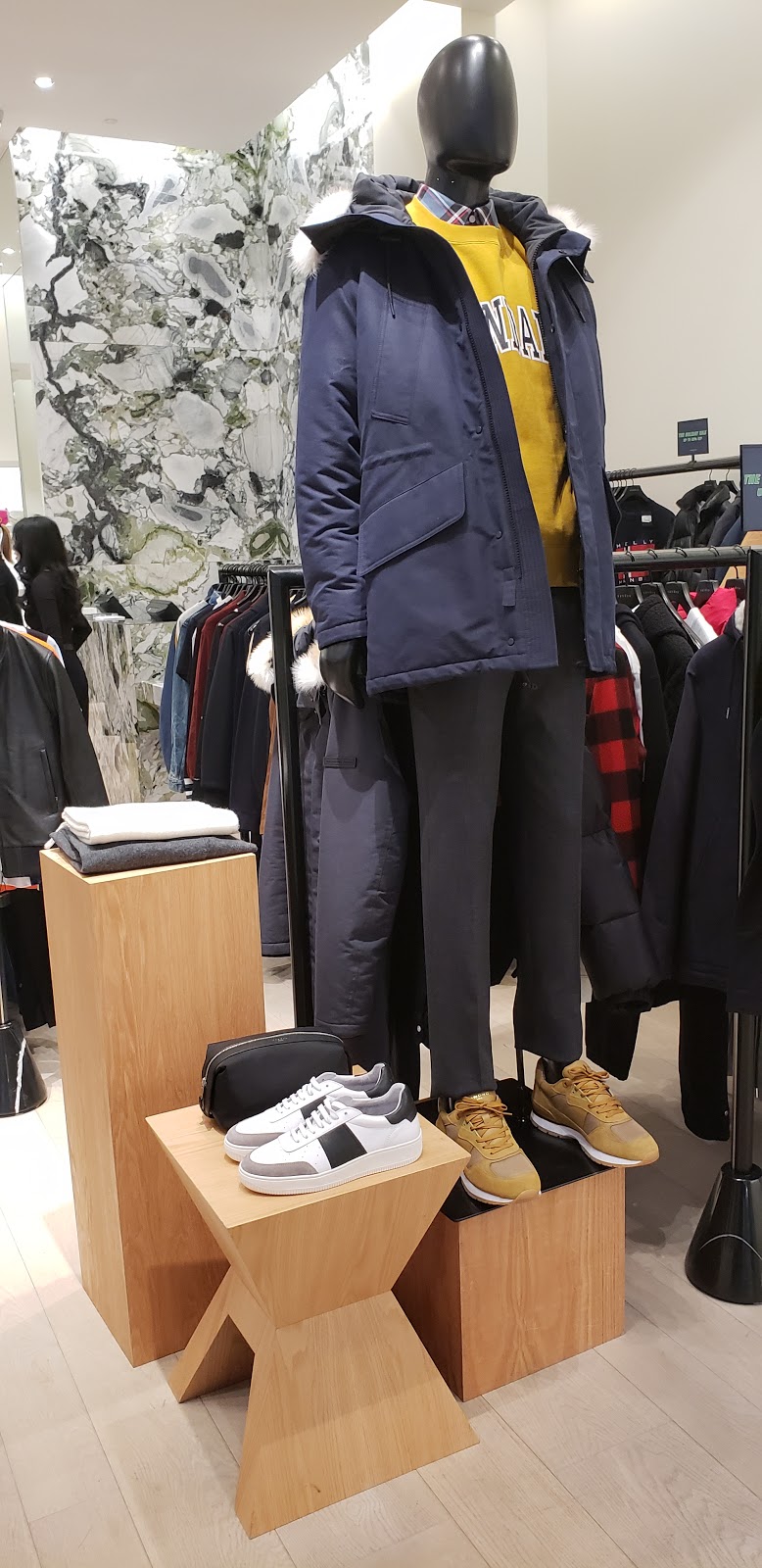 Sandro Yorkdale | 3401 Dufferin St #516, North York, ON M6A 2T9, Canada | Phone: (647) 288-3091