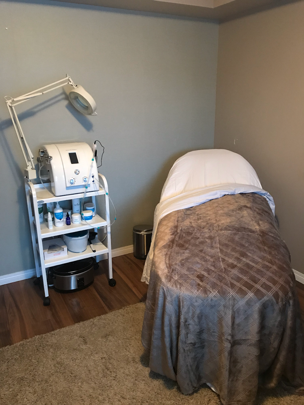 Lil’ Sweet Retreat | 3003 Windsong Boulevard Southwest, Airdrie, AB T4B 0Y3, Canada | Phone: (403) 710-1383