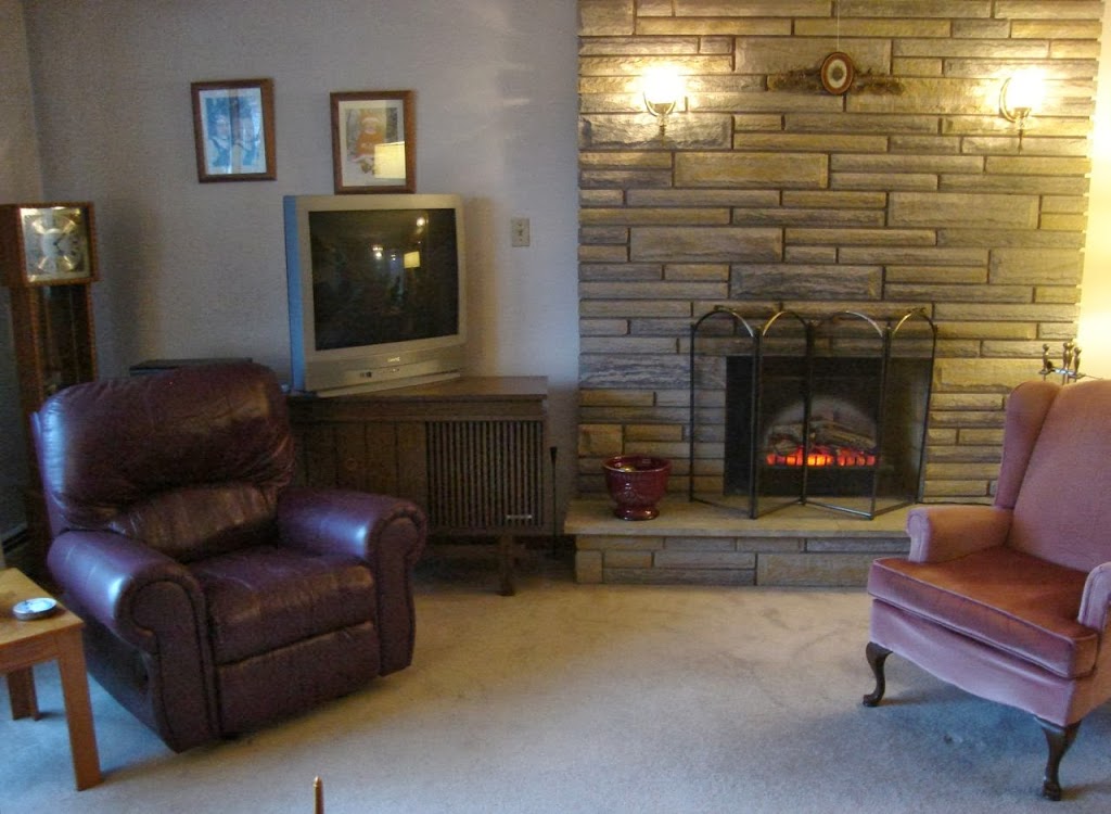 Autumn Leaves Bed and Breakfast | 12 Evans Ct, Dartmouth, NS B2X 2T5, Canada | Phone: (902) 435-3980