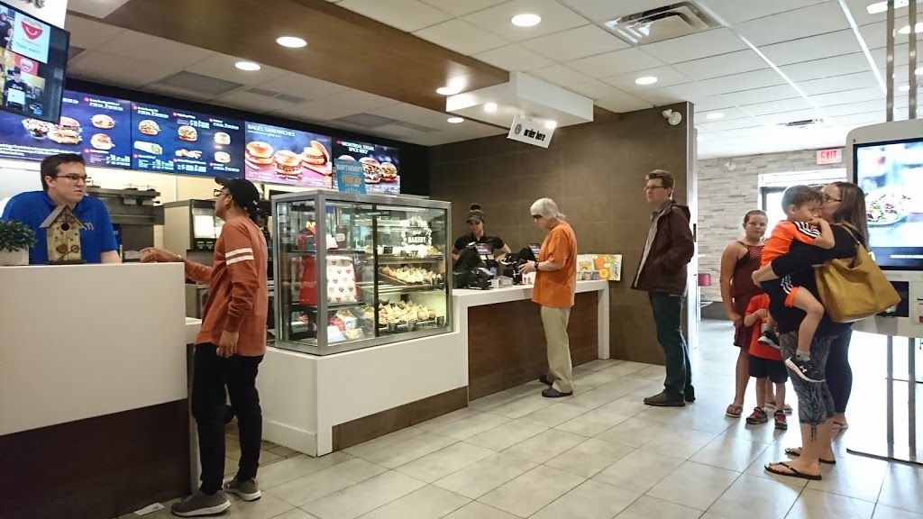 McDonalds | 3354 Dougall Ave, Windsor, ON N9E 1S6, Canada | Phone: (519) 966-0454