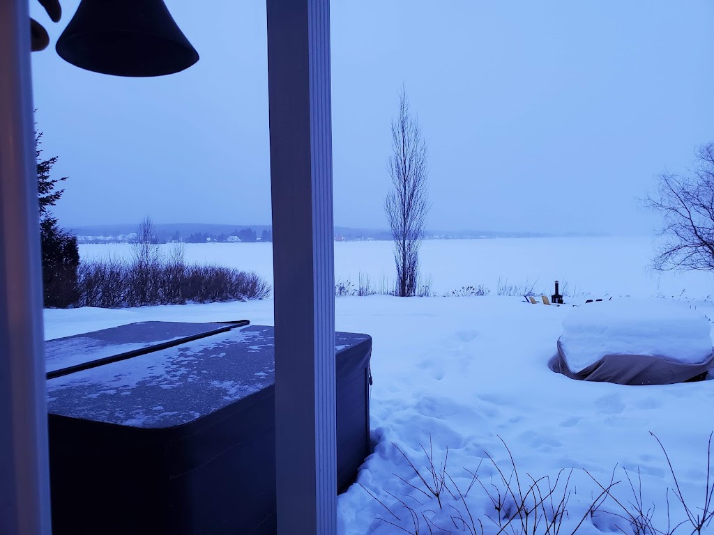 Chalet Stella Maris | 1054 Chem. du Pont Blanc, Beaulac-Garthby, QC G0Y 1B0, Canada | Phone: (877) 526-6879