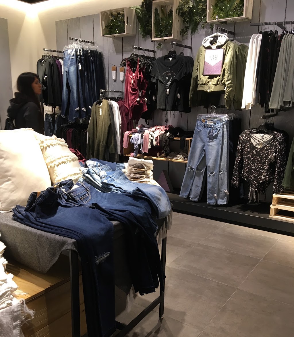 Garage | 300 Borough Dr #9, Scarborough, ON M1P 4P5, Canada | Phone: (416) 290-6321