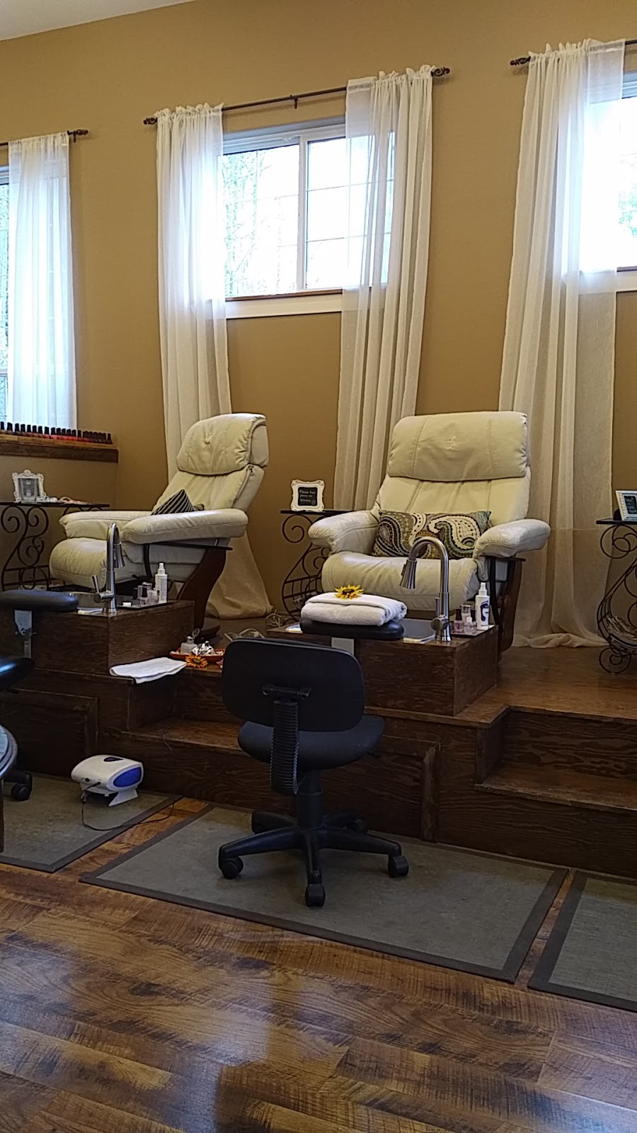 Urban Legends Salon and Spa | 9722 Chemainus Rd, Chemainus, BC V0R 1K0, Canada | Phone: (250) 416-0418