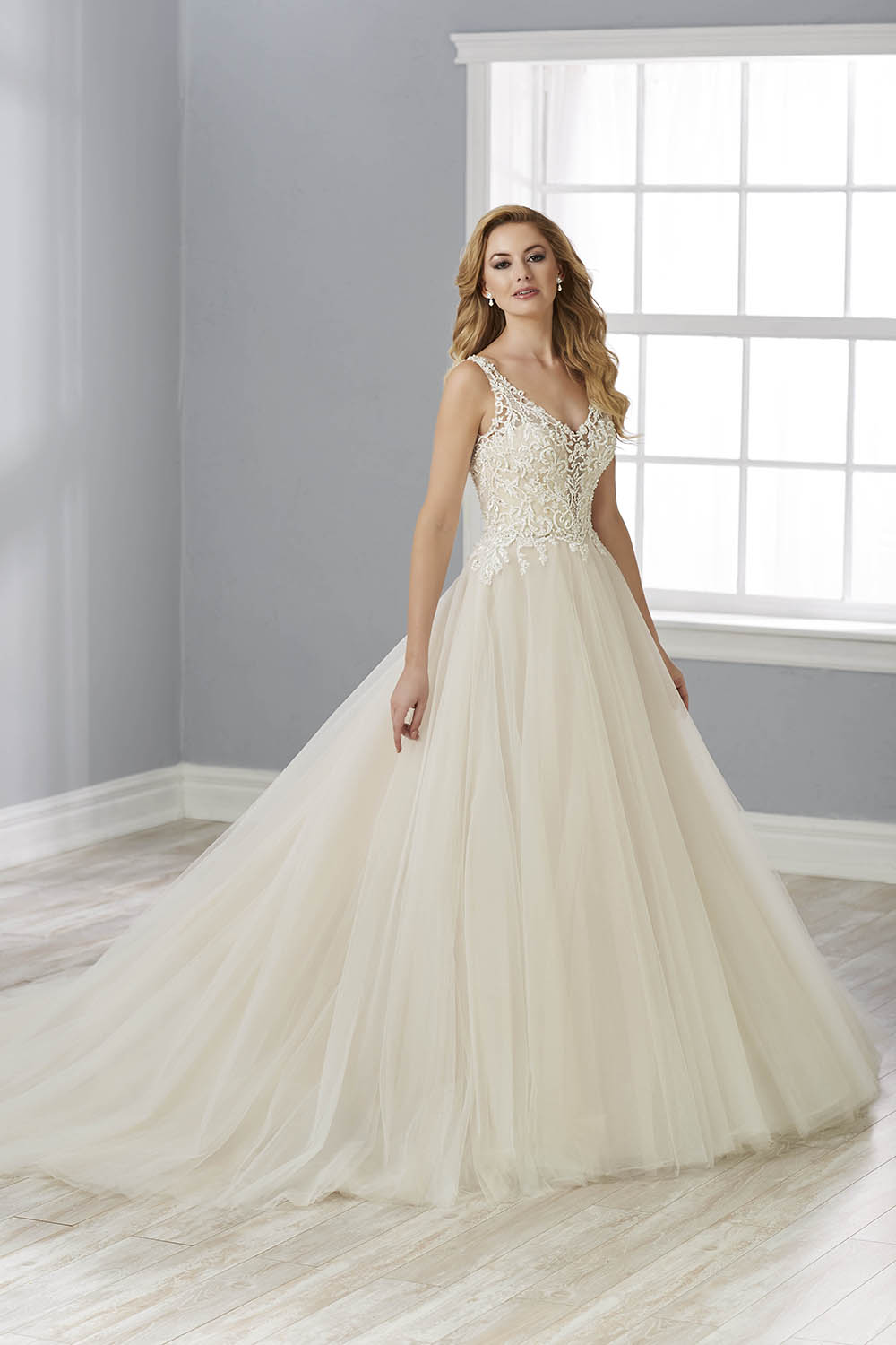 Moscatel Bridal Boutique | 6443 Russell Rd, Carlsbad Springs, ON K0A 1K0, Canada | Phone: (613) 425-1123
