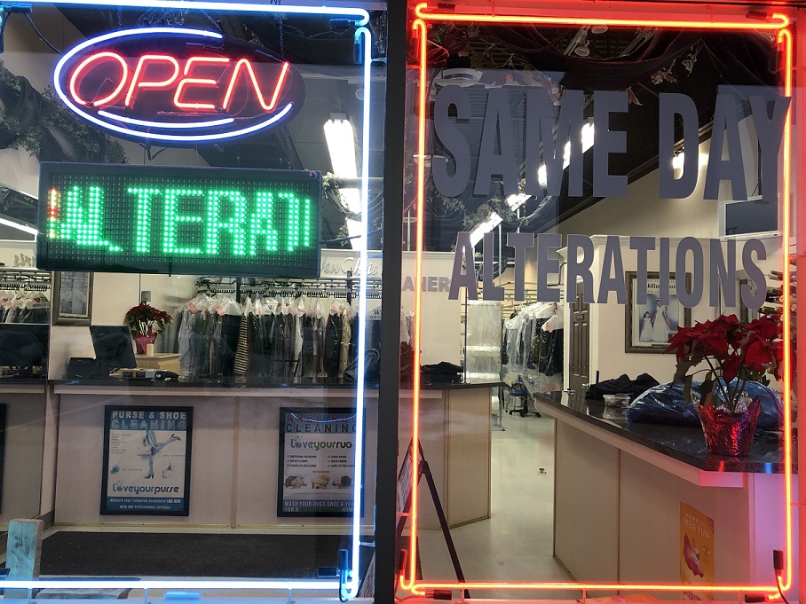 New Chris Cleaners | 5636 Glen Erin Dr, Mississauga, ON L5M 6B1, Canada | Phone: (905) 821-3336